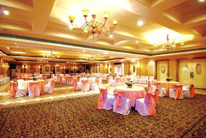 Trivoli garden resort hotel chattarpur banquet hall