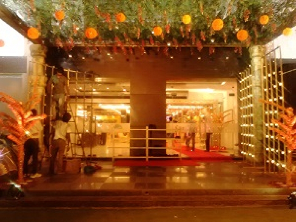 Midas grand banquets kirti nagar entrance