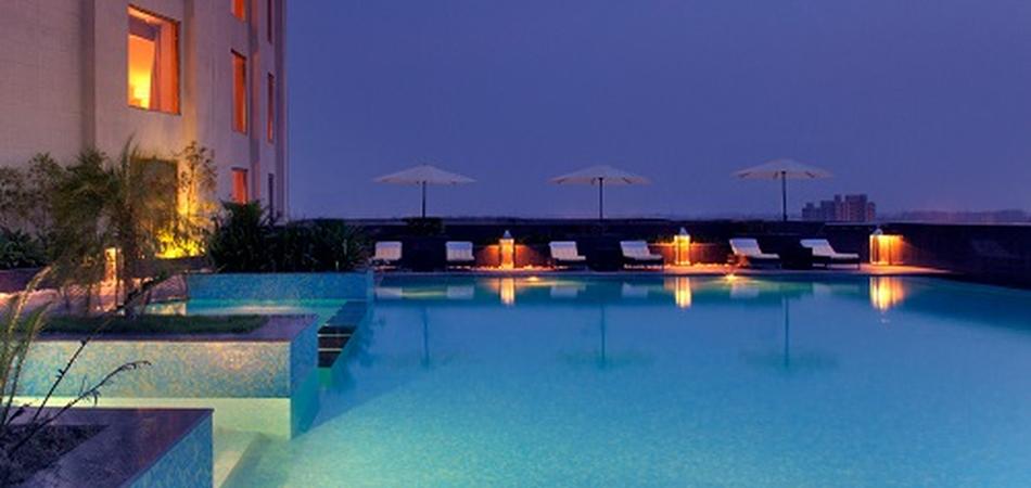 Radisson blu dwarka new delhi pool side