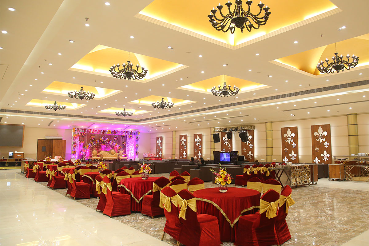 Green lounge banquet hall in wazirpur