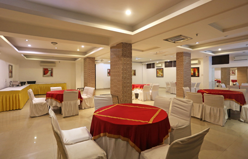 Le crescent banquet indirapuram