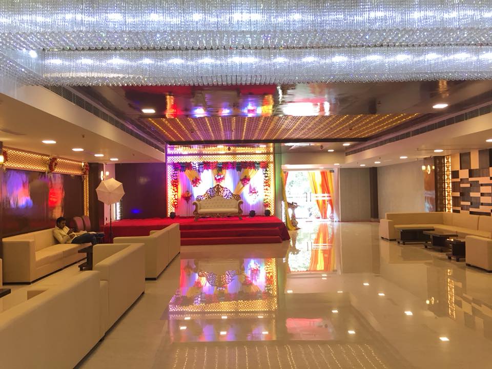 Amora banquet dwarka sector wedding stage