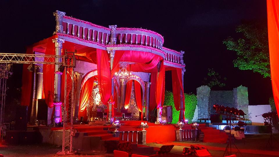 Vikrant sk farms ghaziabad wedding stage