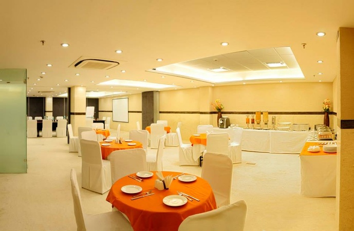 Iris park hotel safdarjung banquet hall